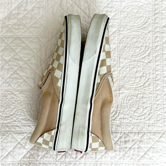 Checkered Van - Picture 2 of 2